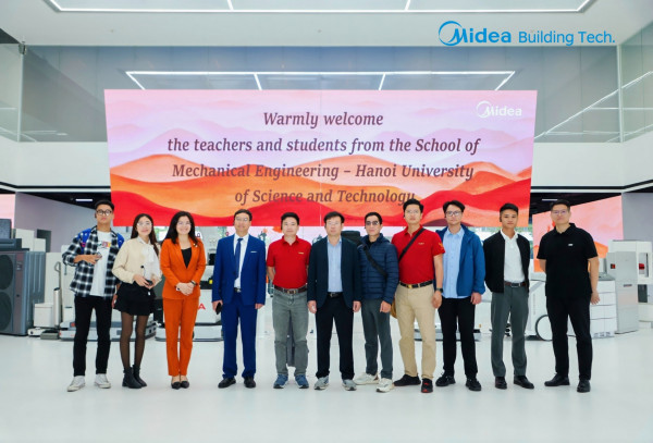 [SME] NHÀ TRƯỜNG – DOANH NGHIỆP TĂNG CƯỜNG HỢP TÁC ĐÀO TẠO, ĐẦU TƯ TRANG BỊ THIỂT BỊ NGHIÊN CỨU VÀ HỌC BỔNG CHO SINH VIÊN