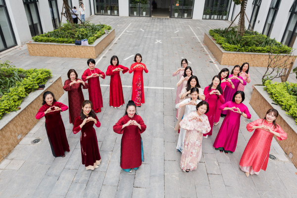 Chúc mừng các cô giáo trường Cơ khí nhân ngày Quốc tế phụ nữ 8-3