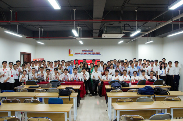 Khai mạc Hội nghị sinh viên Nghiên cứu khoa học năm 2026 tại trường Cơ khí