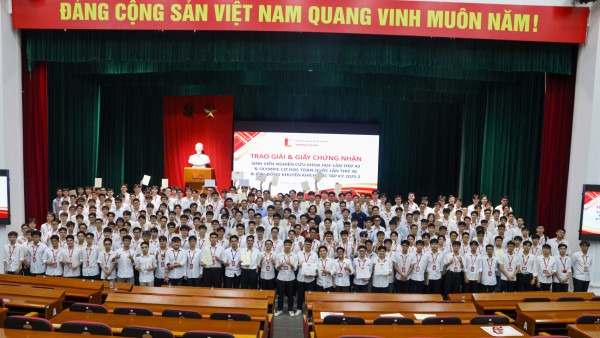 TRƯỜNG CƠ KHÍ VINH DANH SINH VIÊN XUẤT SẮC TRONG HỌC TẬP VÀ NGHIÊN CỨU KHOA HỌC