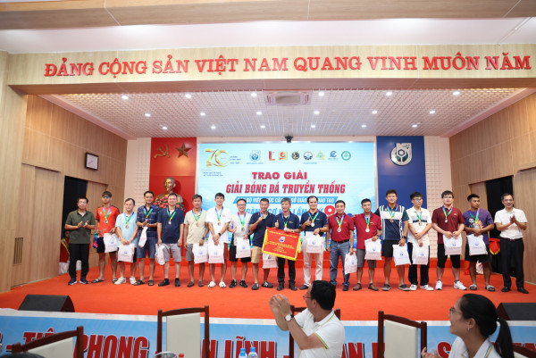 Trường Cơ khí đạt giải 3 tại giải bóng đá truyền thống cán bộ, viên chức các cơ sở giáo dục đào tạo ngành Cơ khí lần thứ IX năm 2026