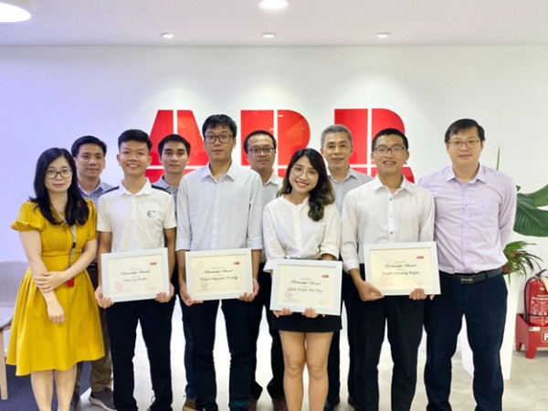 ABB TỔ CHỨC TRAO HỌC BỔNG CHO SINH VIÊN TRƯỜNG CƠ KHÍ