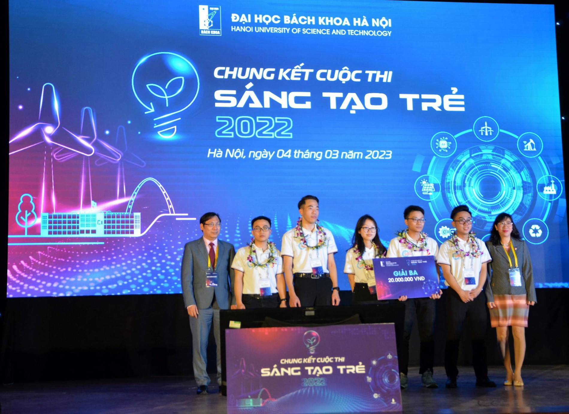 DSC 0024aa 2048x1491