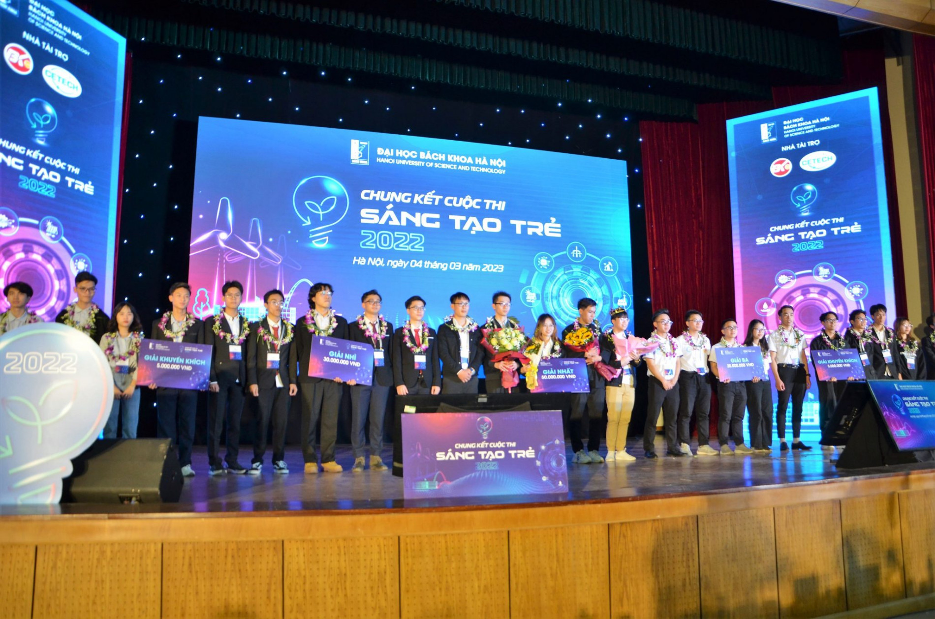 DSC 0054aa 2048x1356