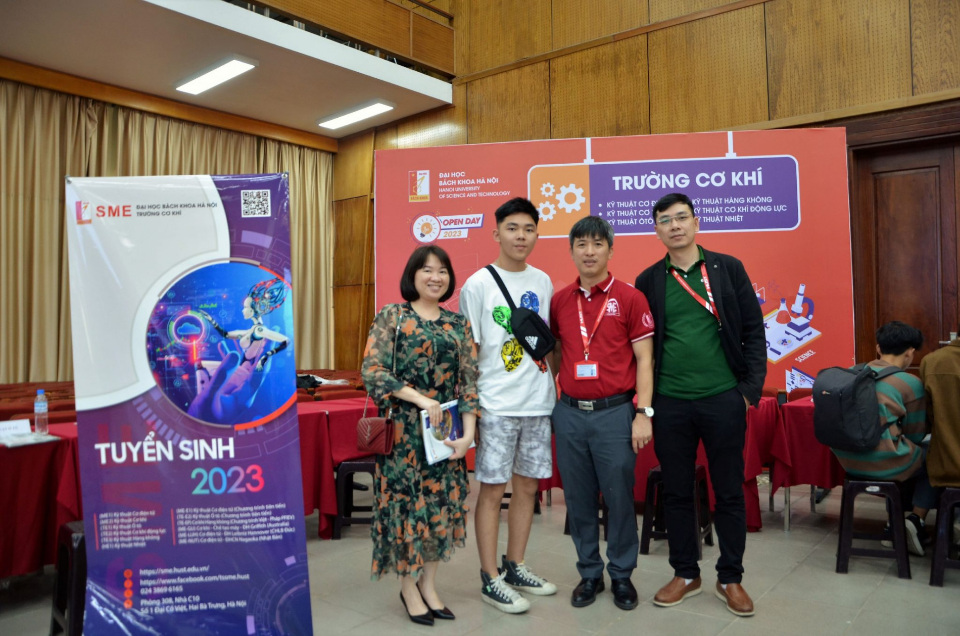 DSC 0353aa 2048x1356
