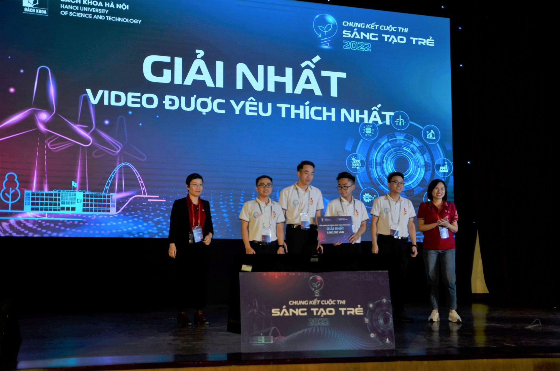 DSC 1105aa 2048x1356