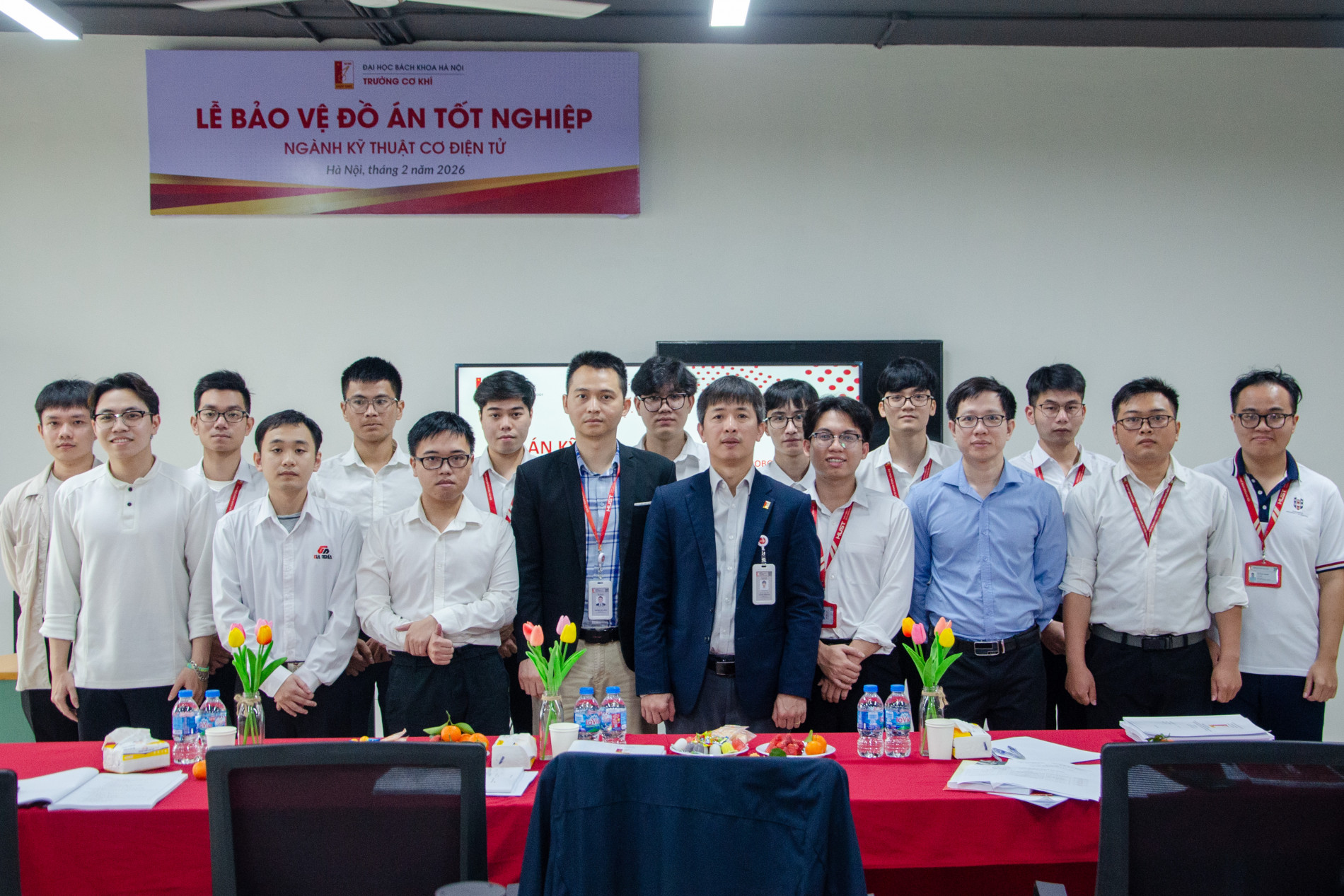 Sinh viên trường Cơ khí bảo vệ tốt nghiệp học kỳ 2025.1