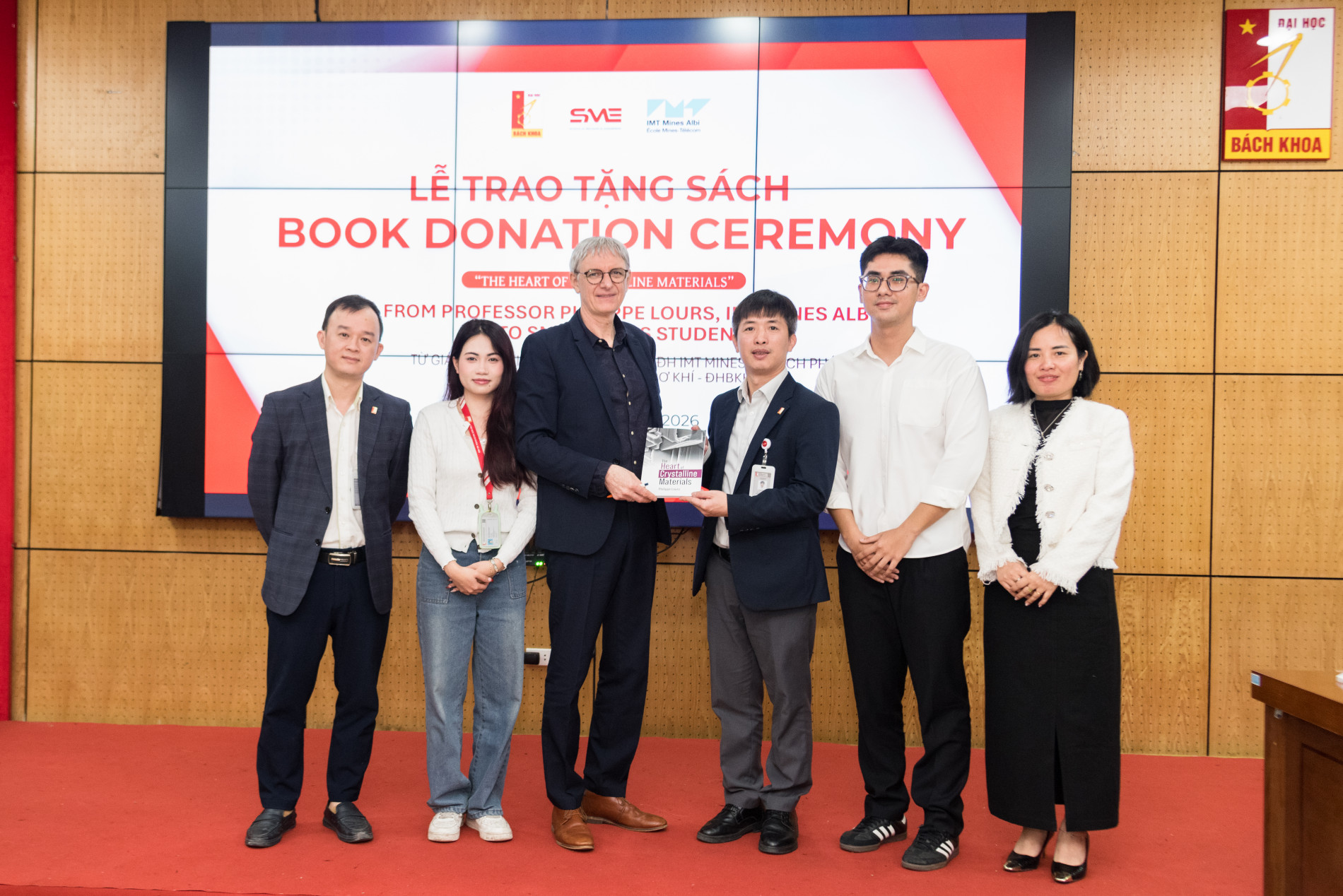 Lễ trao tặng sách từ IMT Mines AiBi (Pháp)