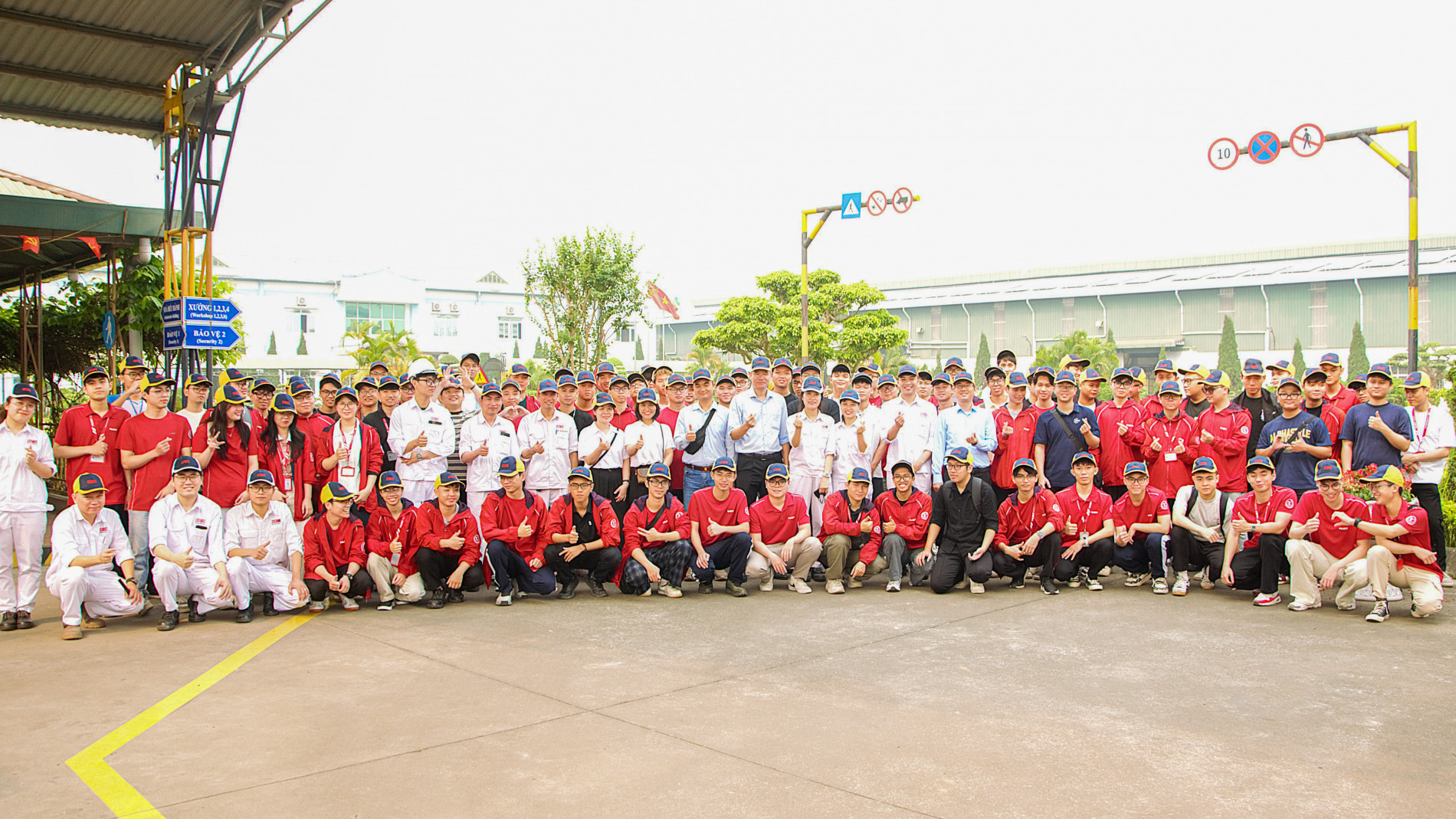 Trường Cơ khí thăm quan, trải nghiệm thực tế tại công ty TNHH công nghệ Cosmos 1