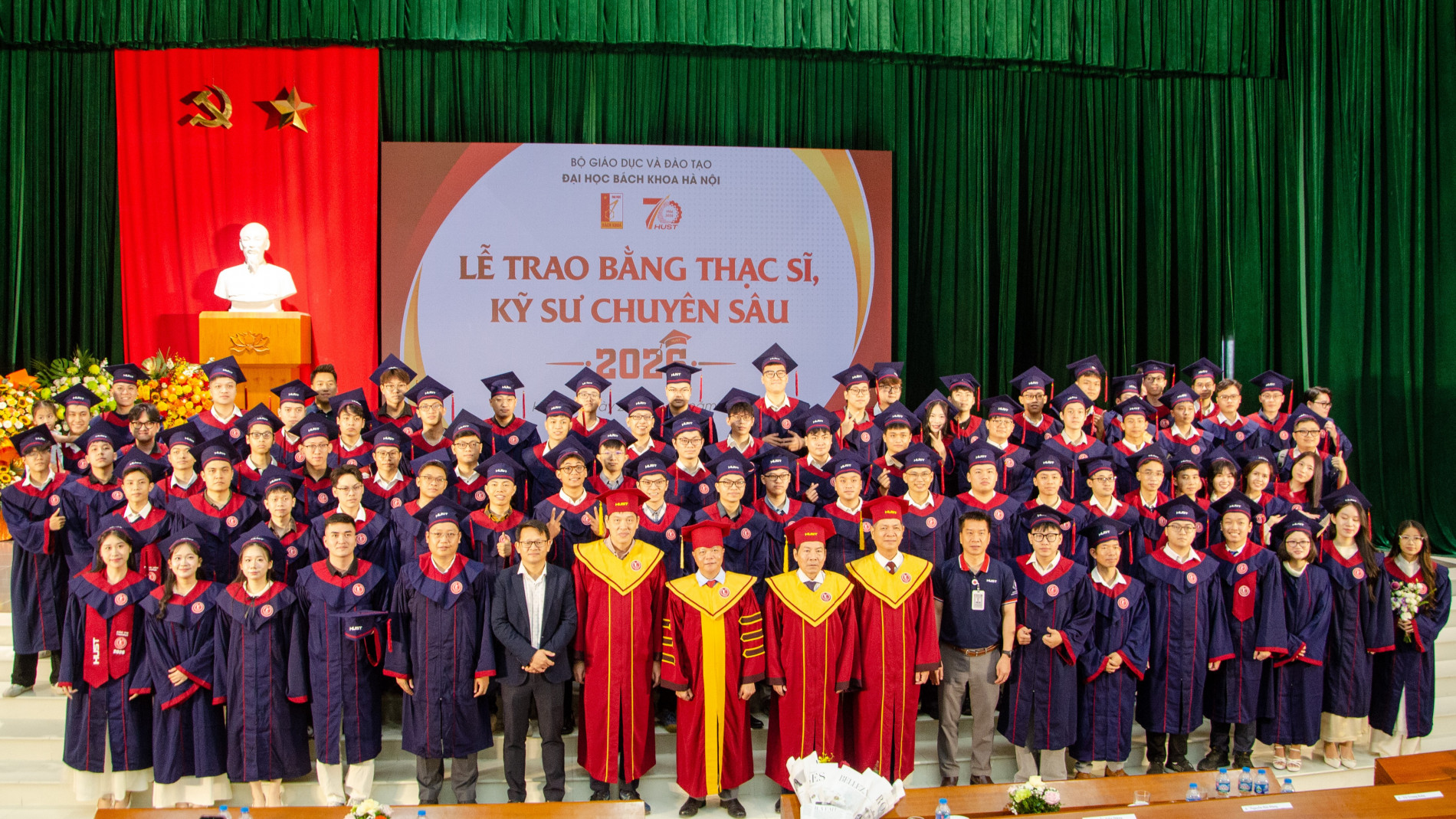 Trao bằng tốt nghiệp cho các Tân thạc sĩ/ Tân kỹ sư chuyên sâu trường cơ khí năm 2026