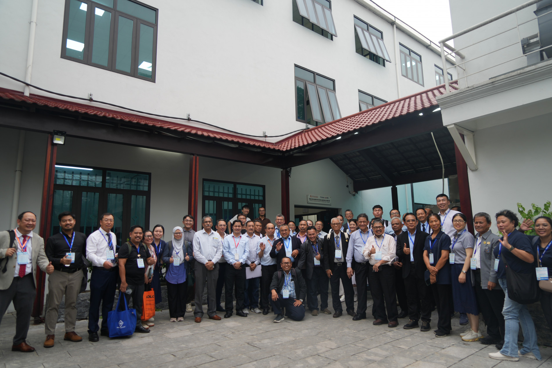 VỮNG BƯỚC PHÁT TRIỂN VÀ MỞ RỘNG MẠNG LƯỚI QUỐC TẾ TẠI JWRI HUST-UOSAKA