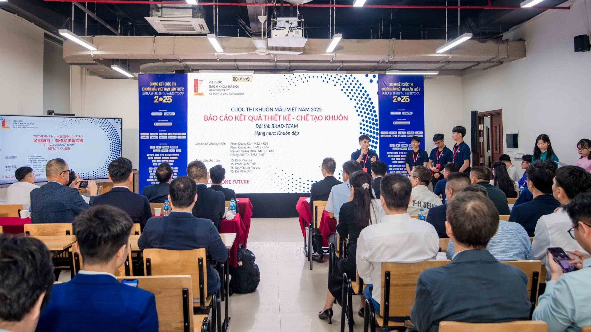 hinh 6sinh vien gia cong ap luc tham gia cuoc thi khuon mau viet nam 2025
