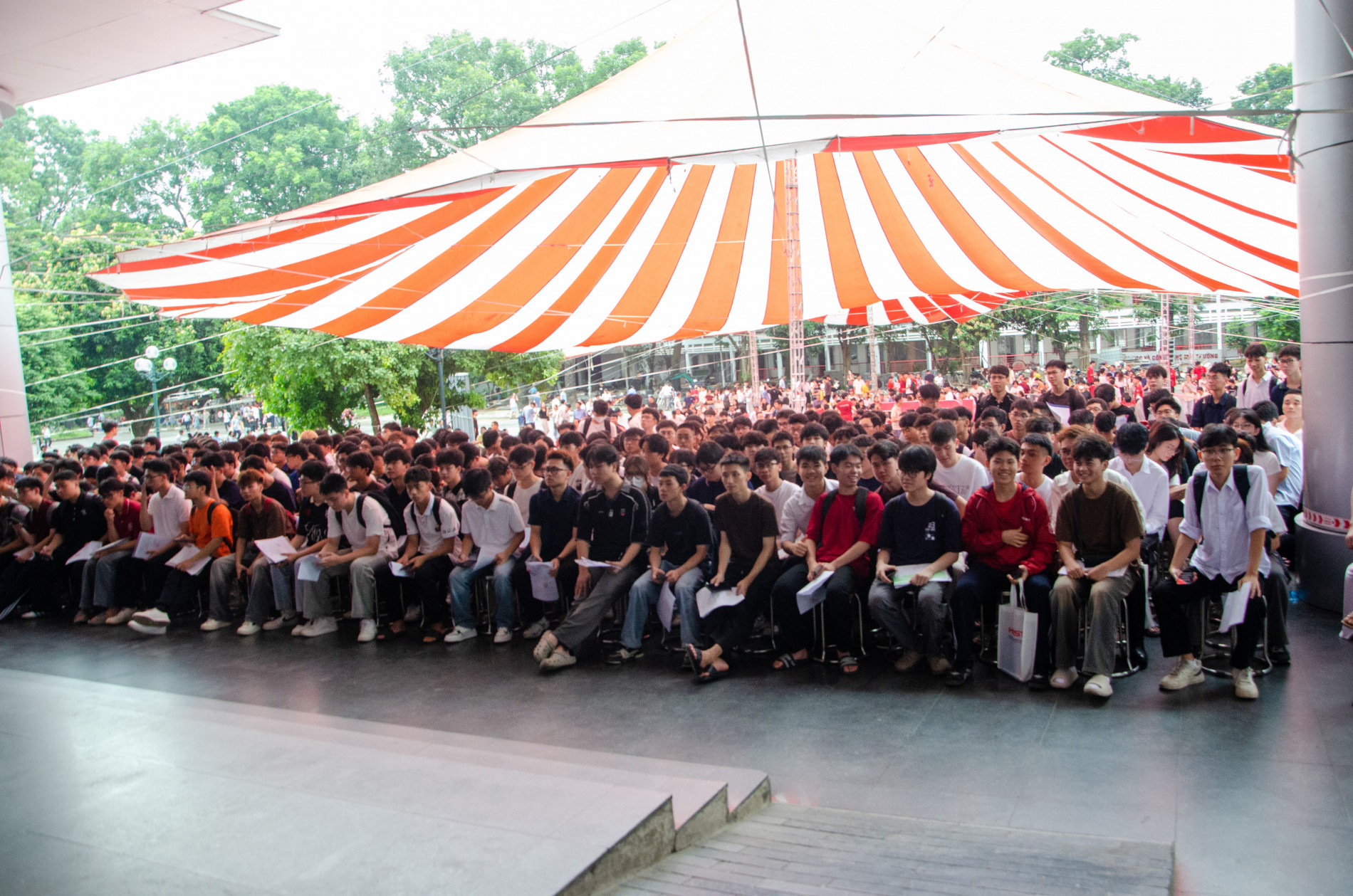 Tân sinh viên K71 trường Cơ khí - Đại học Bách khoa Hà Nội nhập học