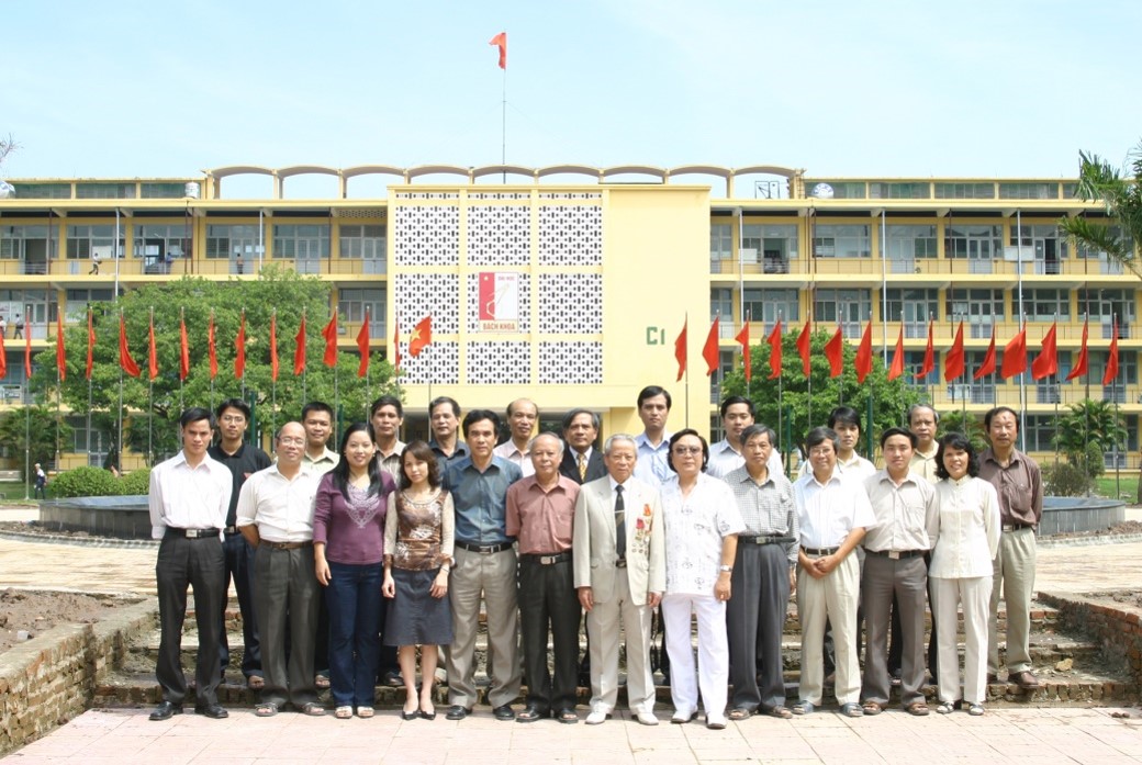 Tập thể Bộ môn Máy và Ma sát học 2006.
