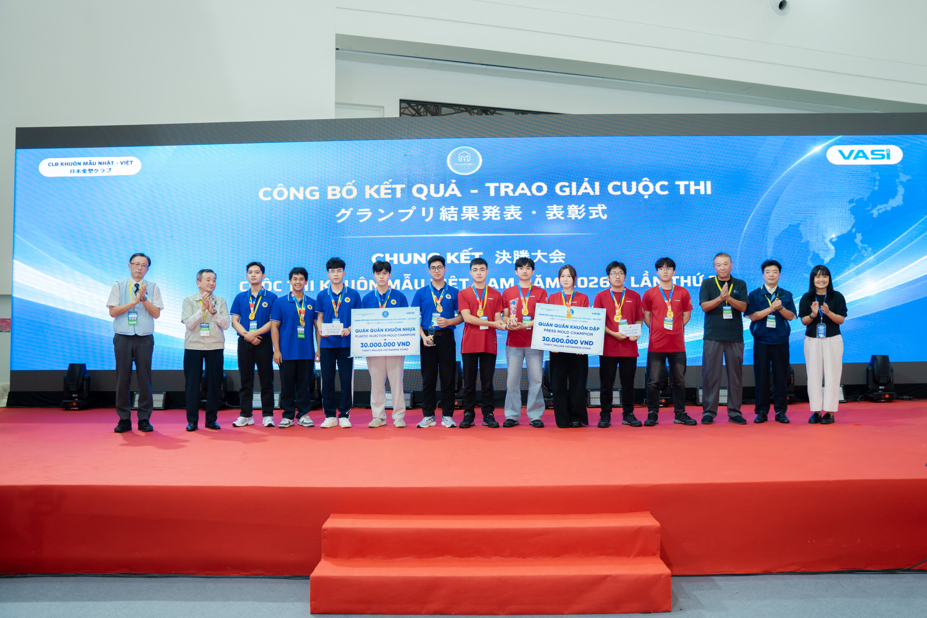 Hai đội thi của Trường Cơ khí – Đại học Bách khoa Hà Nội đã xuất sắc giành Quán quân ở cả hai hạng mục Khuôn dập và Khuôn nhựa