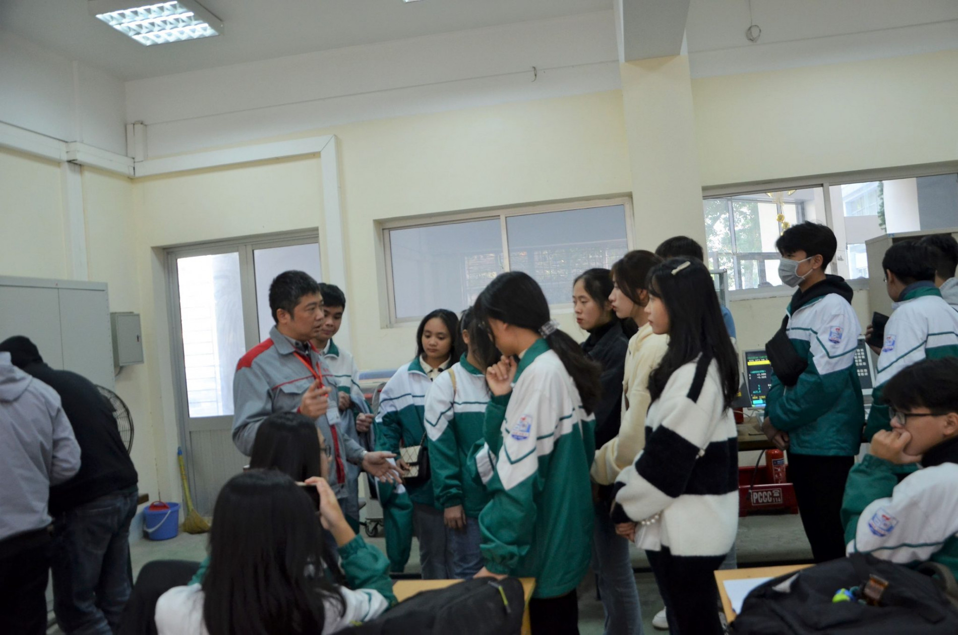 DSC 0115aa 2048x1356