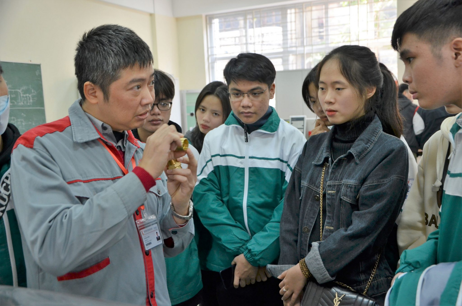 DSC 0161aa 2048x1356